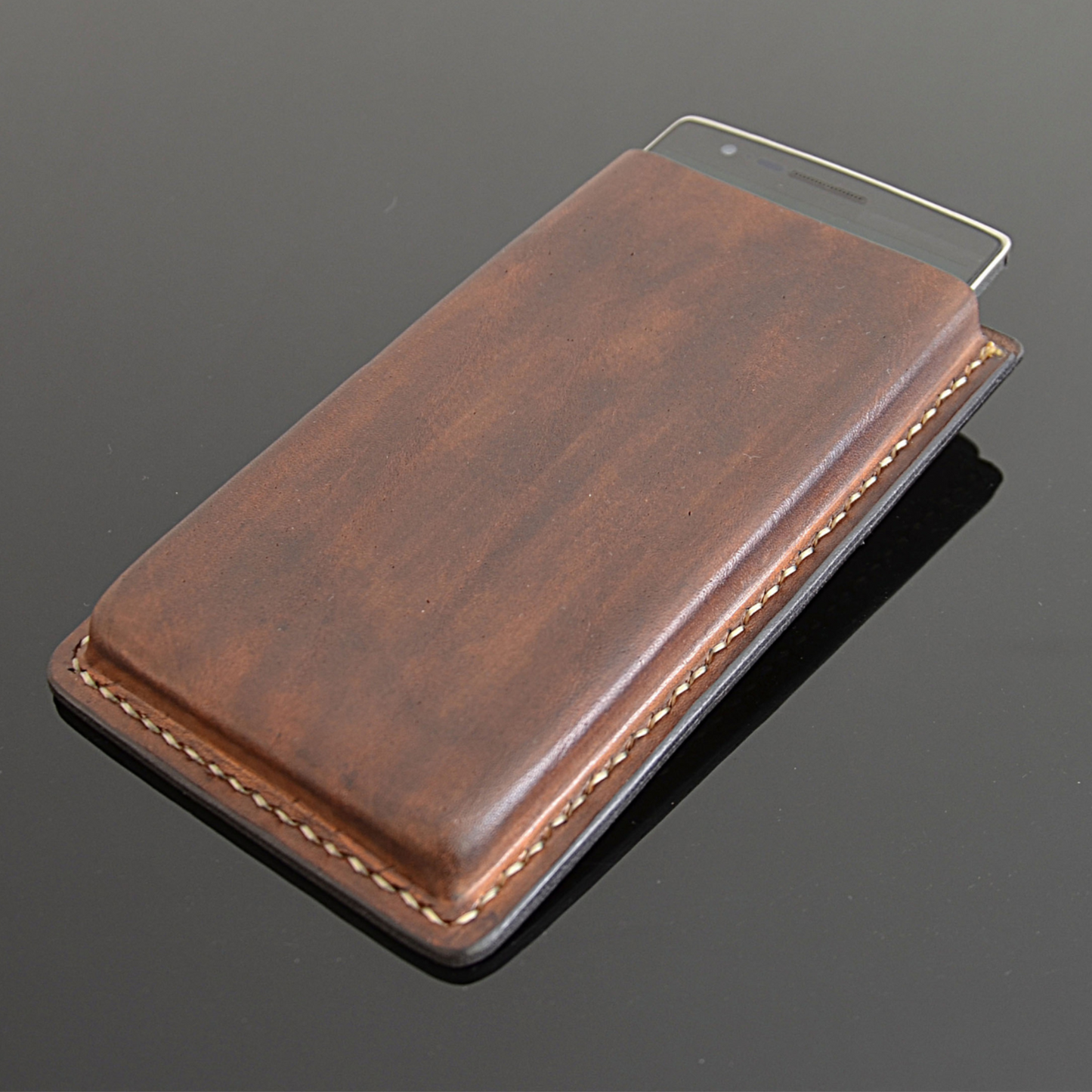 Funda de cuero genuino con cinturón, hecha a medida para iPhone y Samsung.