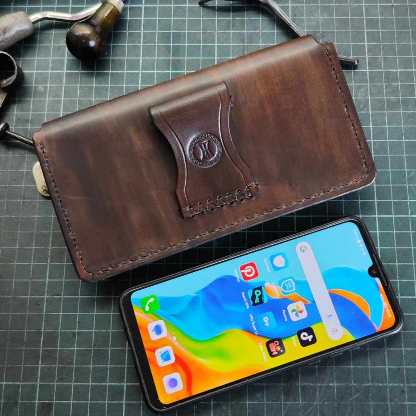 Étui de ceinture en cuir sur mesure pour téléphone