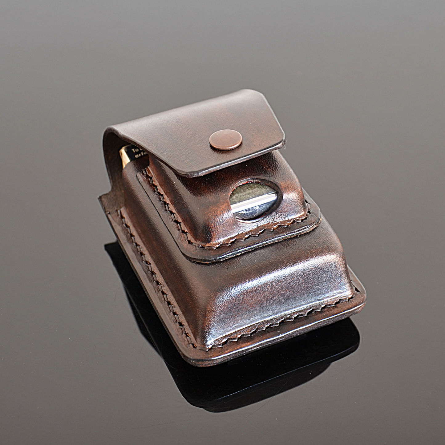 Étui à cigarettes en cuir avec porte-briquet