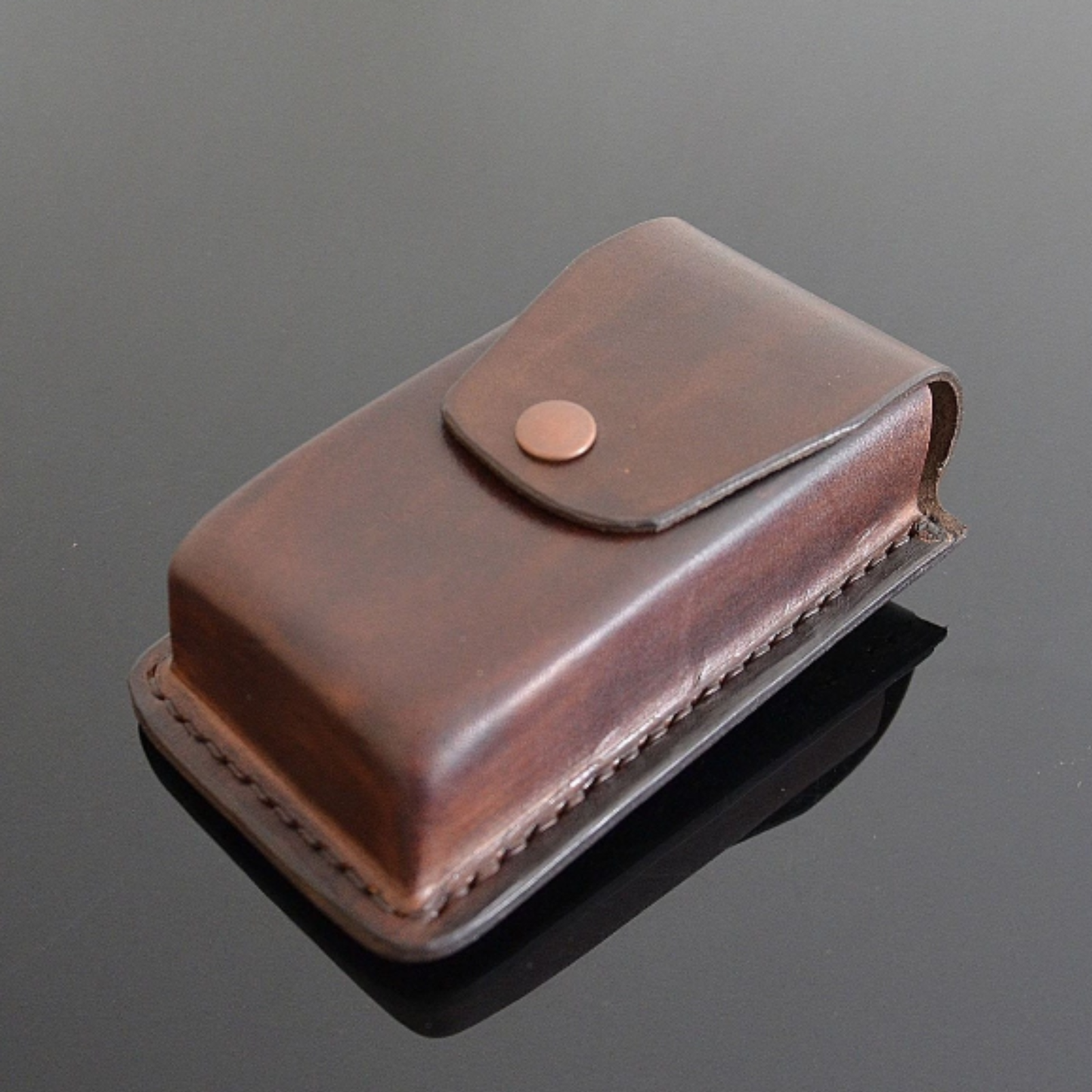 Funda de cuero hecha a mano con clip para cinturón para navaja suiza Champ