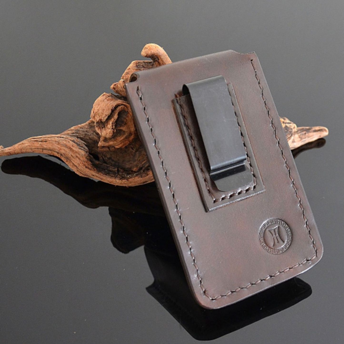 Funda de cuero hecha a mano con clip para cinturón para navaja suiza Champ