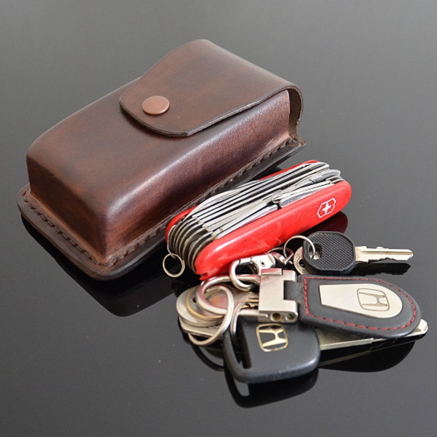 Funda de cuero hecha a mano con clip para cinturón para navaja suiza Champ